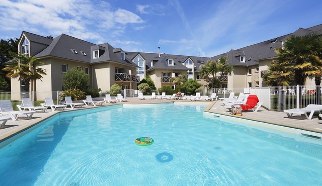 Cute Seaside Apartment | Walk to the Beach!