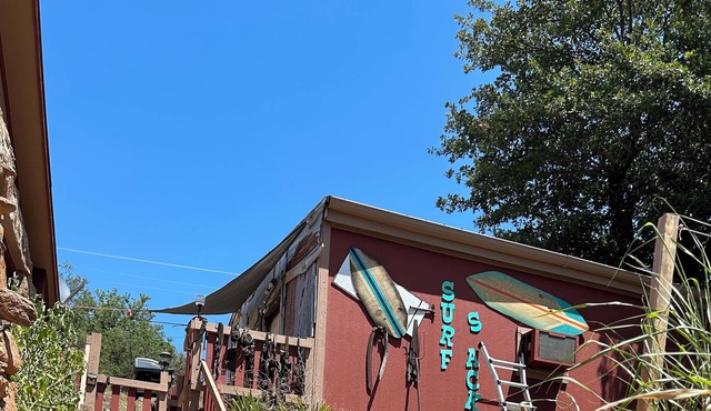 Cute Shack in Medicine Park, OK Pet Friendly. Just a short walk to downtown