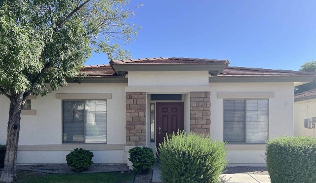 Cute! Single-Story-Gated Community w/Pool