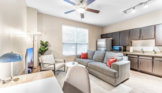 Cute SoCo 1BR King Suite w/GymPickleballLaundry