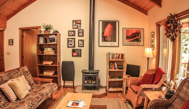 Cute, spacious rainforest cottage close to HVNP