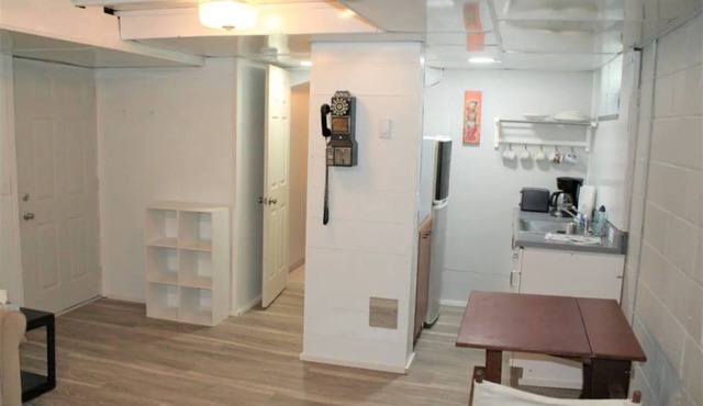 Cute studio apartment in Clevelands safest area.