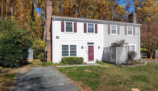 Cute TH in a quiet neigbourhood close to most amenities