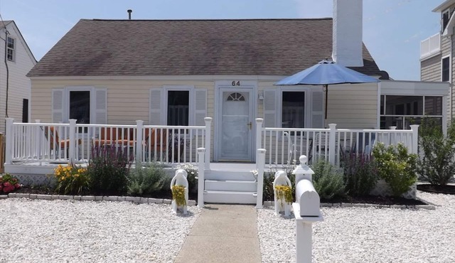 Cute three bedroom cottage located just one and a half blocks from the beach