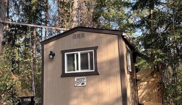Cute Tiny House in the Woods for a Peaceful Getaway in Nature near Clark Fork, Idaho