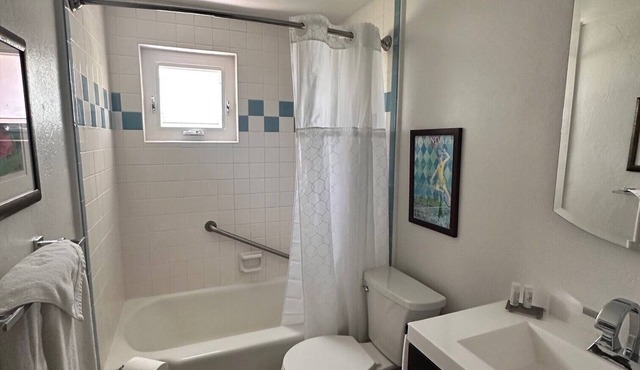 Cute Totally Remodeled Casita in the Heart of Town