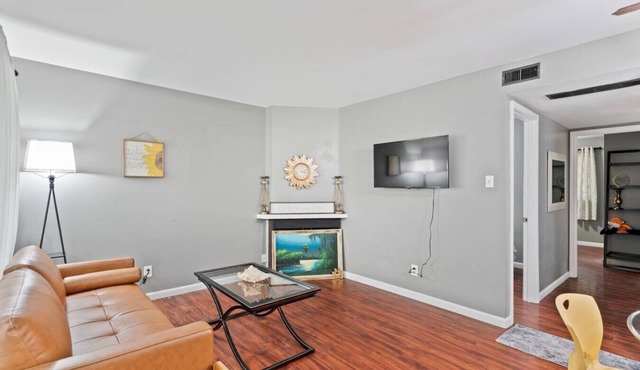 Cute town house with fenced backyard