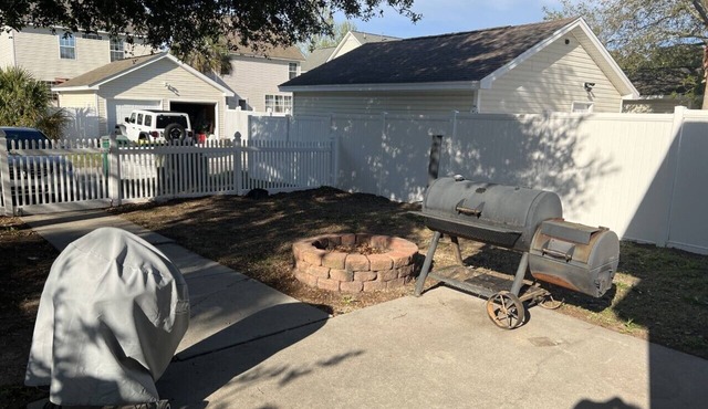 Cute Townhome close to Old-Town Bluffton and Hilton Head Beaches.
