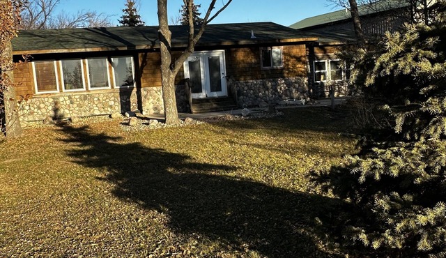 Cute Two Bedroom Cottage in Quiet Setting