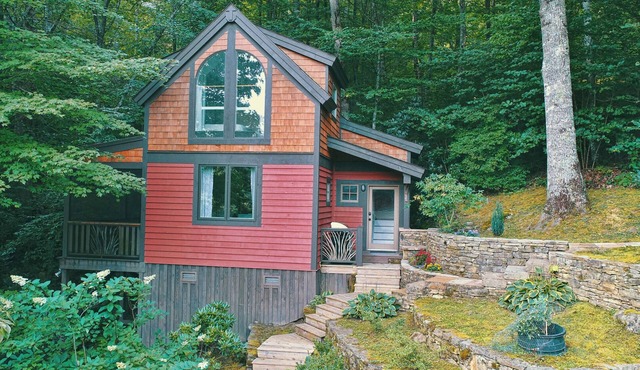 Cute Well Appointed Cabin, Lake Glenville Access, Close to Cashiers,Pet Friendly