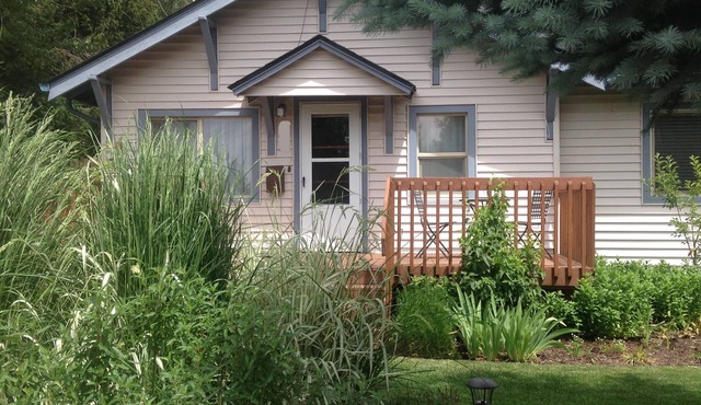 Cute Westside Craftsman, Walk to Downtown, Large Garage, Cruiser Bikes!