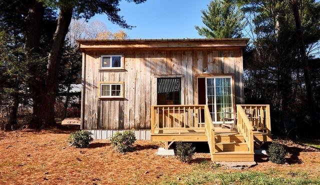 Cute Wooden Tiny House on a Beautiful Farm near Bethel Woods for a Romantic Getaway in Woodridge, New York