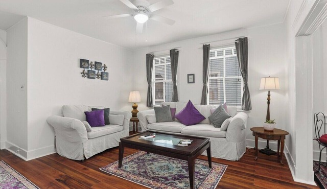 Cutest 1BR steps to St. Charles Streetcar!
