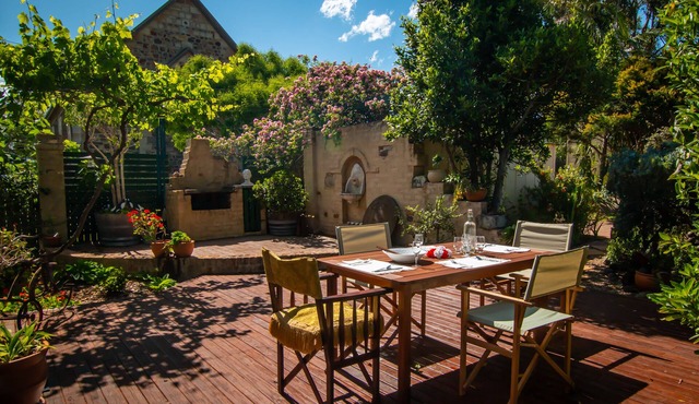 Cutest Cottage in heart of Milton - Queen Bee (and dog friendly too!)