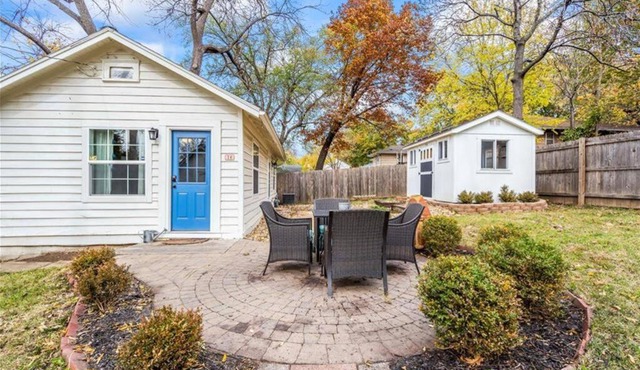 Cutest Cottage in the Heart of Waldo!