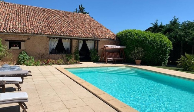 Cutest Country House only 1h45 from CDG Airport by train!