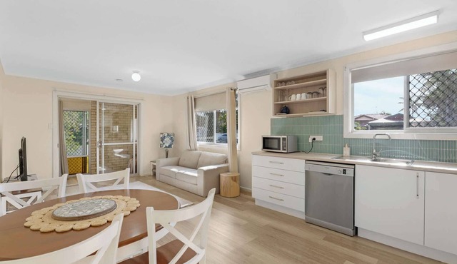 Cutie On Cunningham Street