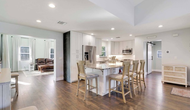 Cutting-edge & Cozy 4 Bed 2 Bath North Palm Beach!