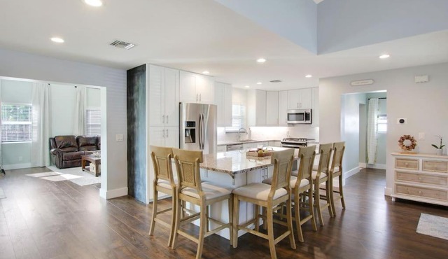 Cutting-edge & Cozy 4 Bed 2 Bath North Palm Beach