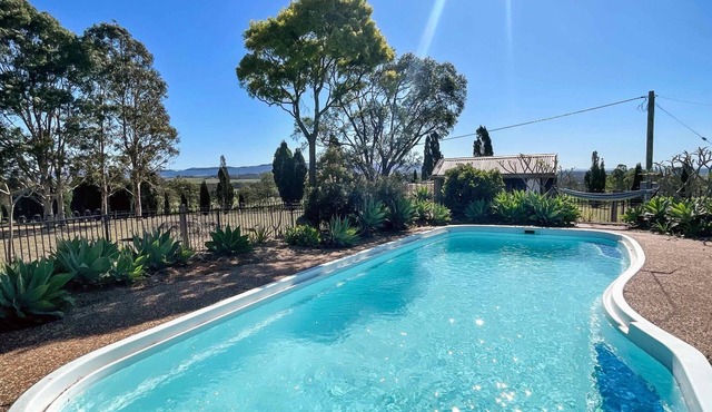 Cuvee Cottage - Family and pet friendly 4 bedroom cottage with pool and on-site cellar door
