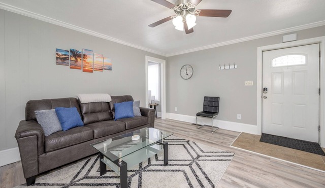 Cuyahoga Valley National Parks Home! Close to downtown Cuyahoga Falls!