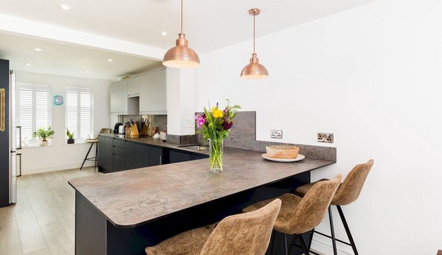 CV34 6BW 19 Purser Drive, Warwick · Spacious 4Bed Family Home with Secure Parking | Pass The Keys