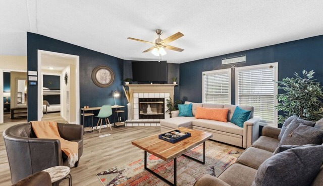 CW/3 BR/Sleeps 12/3 Min to Beach/Big Yard