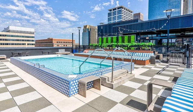 CW Studio Sky Lounge Rooftop Pool Gym I
