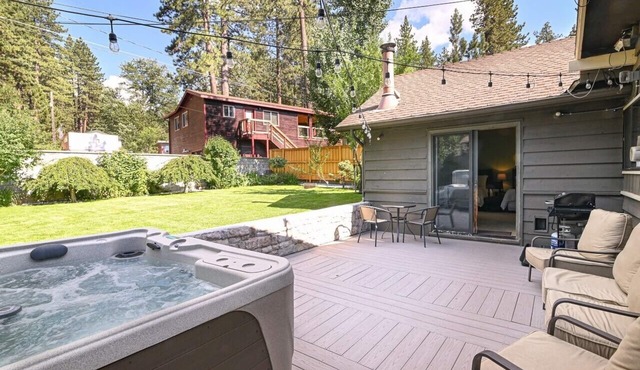 CW161."The Cottonwood" -Private Hot Tub: 4 BR, 2 BA House in Stateline, Sleeps 10