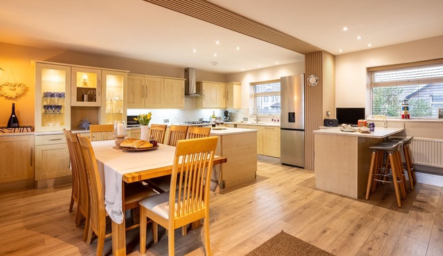 Cwalafila : 4-Bed Cottage Near Beach in Rhosneigr | Managed by Anglesey Holiday Lettings