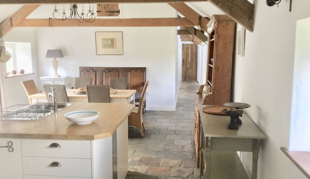 CwCw Barn - Cuckoo Barn, on a hillside near the Brecon Beacons