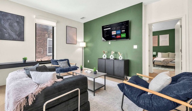 CWRU & Little Italy | KingBed,Gym,Parking,W/D