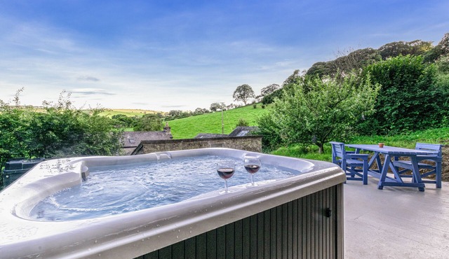 Cwt Bach - One Bedroom House, Sleeps 2