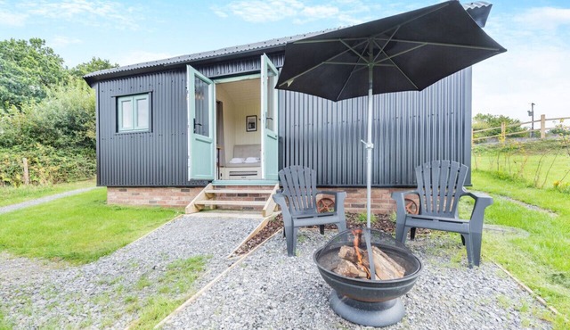 Cwt Gwyrdd - One Bedroom House, Sleeps 2