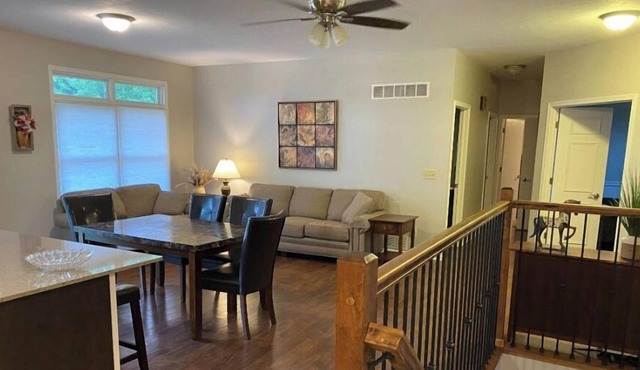 CY Events or Business Ranch Home on Lake