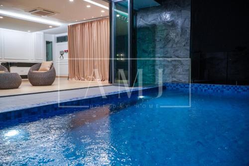 Cyberjaya - Puchong Luxury Private Swimming Pool Villa with BBQ - Corner lot up to 20 Guests