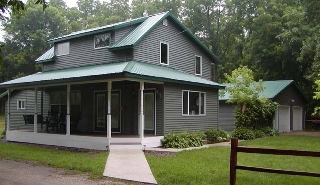 Cyclin-Inn - Charming Home in Whalan, on Root River Bike Trail