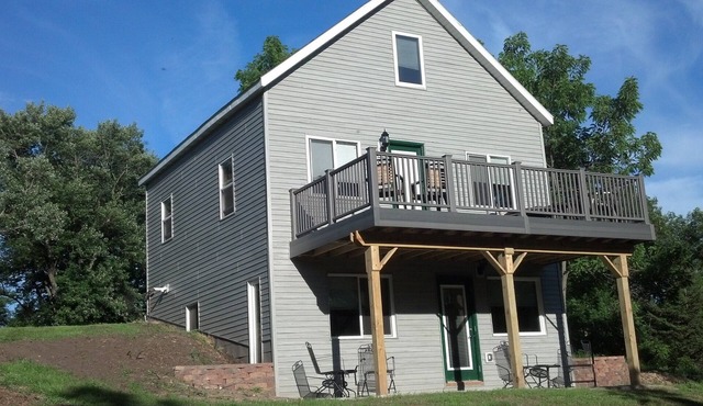 Cyclin-Up Inn 3 br home overlooking Whalan and the Root River Trail, Pet Welcome