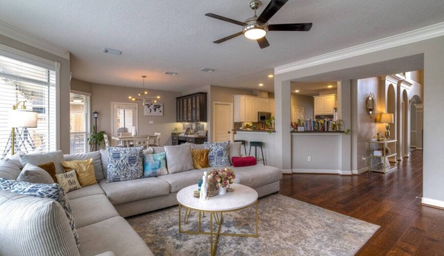 Cyfair home w/pool and theater