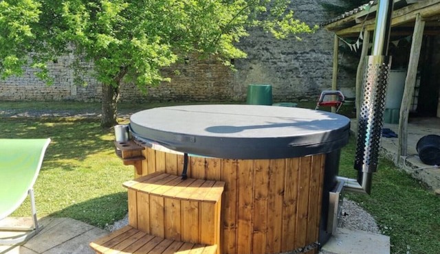 'Cymberline' Family Gite with Shared Hot Tub & Swimming Pool - Sleeps 4