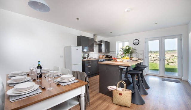 Cynibre - a house that sleeps 6 guests in 3 bedrooms