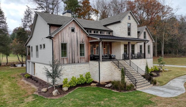 Cypress and Magnolia 4-bedroom cabin in Suches GA with hot tub and firepit