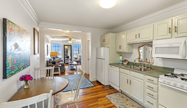 Cypress at Jubilee Suites Bed & Breakfast. 1K/1Q/1B