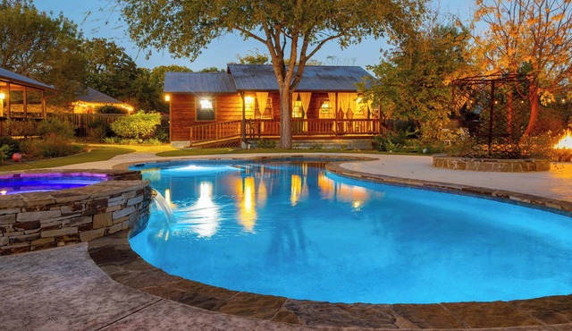 Cypress Creek Cabin Stay for 6 Access to Pool Hot Tub