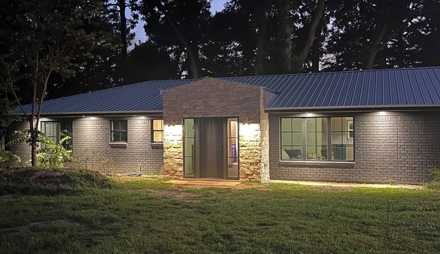 Cypress Haven -nCompletely remodeled, luxury lake front house on Lake Bruin