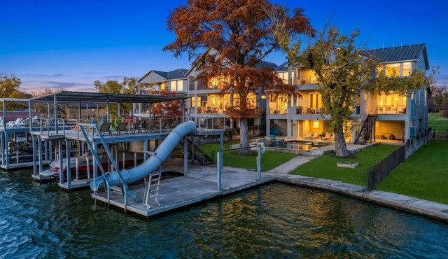 Cypress Hideaway: Lakefront w/Pool, Spa & Slide