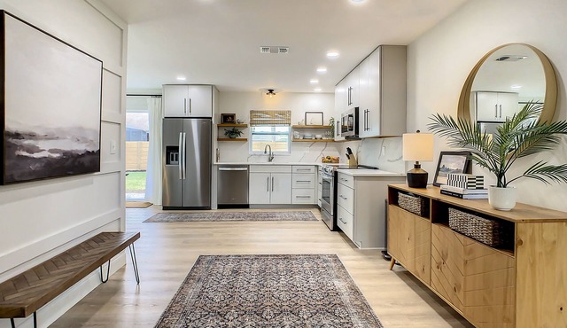 Cypress Inn - Modern home close to Siesta Key