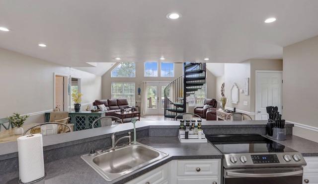 Cypress Landing: Riverfront w/Private Dock and Beach