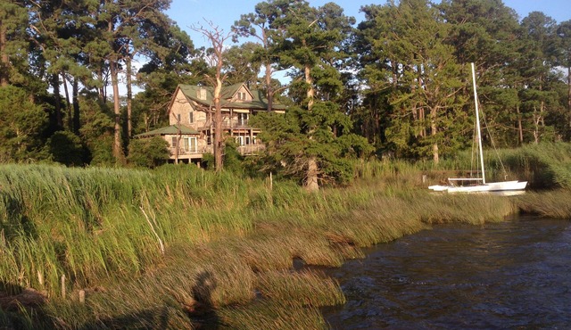 Cypress Moon Inn