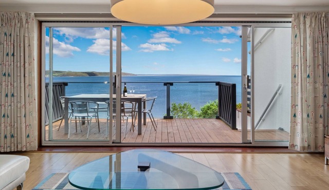 Cystanog Fach - Sea Views, Balcony and Terrace